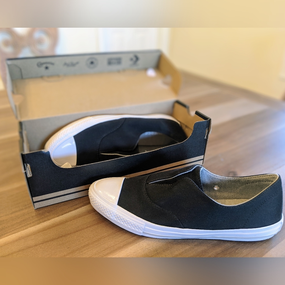 New in box Converse Gemma slip ons women's 8